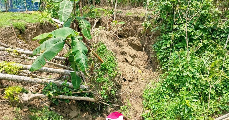 হুমকির মুখে বসতভিটা