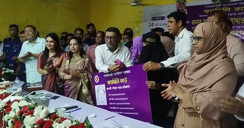 নরসিংদীর বেলাবো উপজেলায় ফ্যামিলি কার্ড বিতরণ করলেন স্বাস্থ্য মন্ত্রী