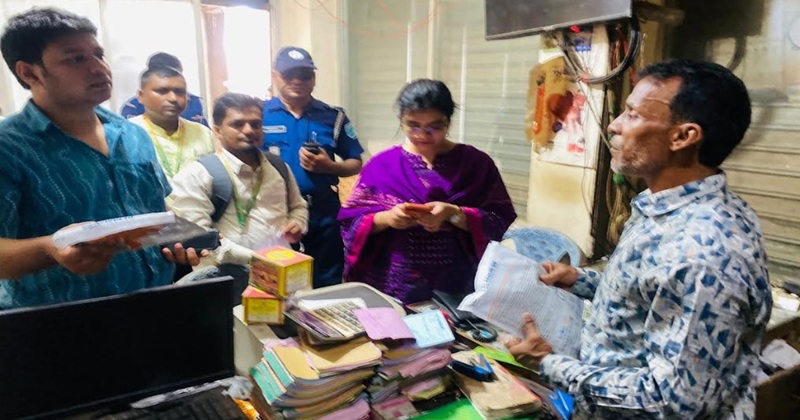 কালীগঞ্জে ভ্রাম্যমাণ আদালতে লাইসেন্স না থাকায় দুই ব্যবসায়ীকে জরিমানা