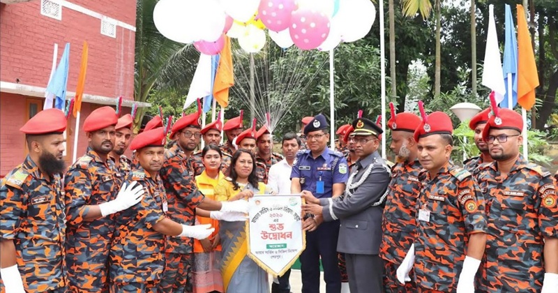 বর্ণাঢ্য র্যালি ও নানা আয়োজনে শেরপুরে ফায়ার সার্ভিস সপ্তাহের উদ্বোধন