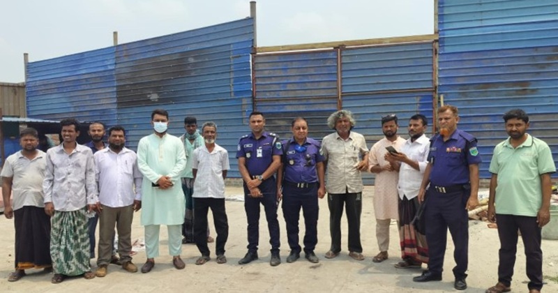 চাঁপাইনবাবগঞ্জে এসিড ও সীসা তৈরি কারখানায় অভিযান, ১ লাখ টাকা জরিমানা