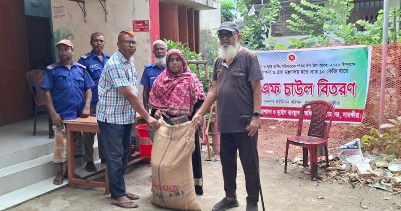 শ্যামনগর রমজাননগর ইউপিতে ভিজিএফ চাউল বিতরণের চিত্র