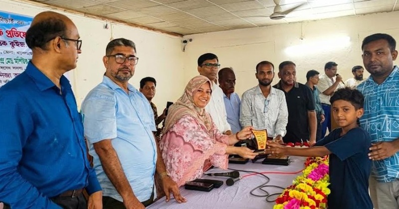 চিতলমারীতে প্রাথমিক শিক্ষা পদক প্রতিযোগীতার পুরুস্কার বিতরণ