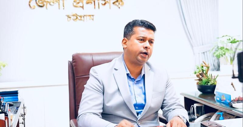 চট্টগ্রামের মানবিক জেলা প্রশাসক