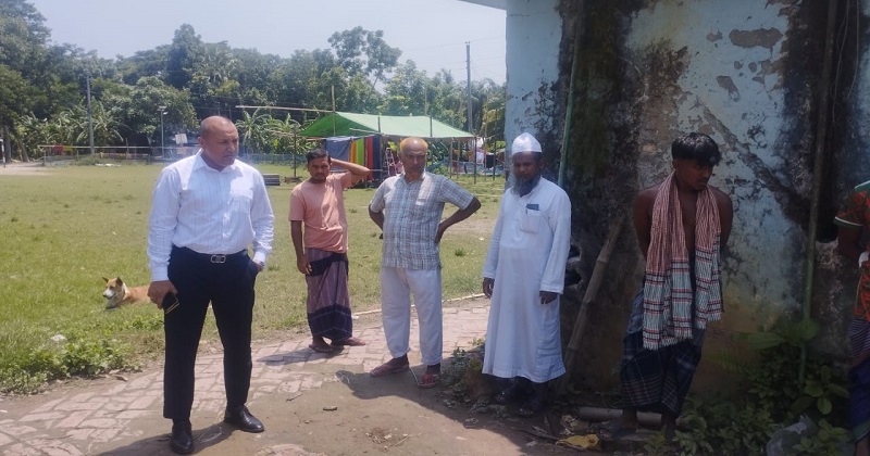 উপজেলা নির্বাহী অফিসার পশুর বর্জ্য দ্রুত অপসারণ পর্যবেক্ষনে