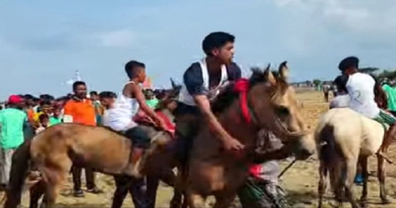 শ্যামনগর গাবুরায় ঐতিহ্যবাহী ঘোড় দৌড় প্রতিযোগিতা