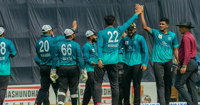 ঢাকা প্রিমিয়ার ডিভিশন ক্রিকেট লিগে (ডিপিএল) মঙ্গলবার লিজেন্ডস অব রূপগঞ্জের বিপক্ষে উইকেট পাওয়ায় মোহামেডানের ডানহাতি পেসার নাহিদ রানাকে ঘিরে সতীর্থদের উচ্ছ্বাস-ইন্টারনেট