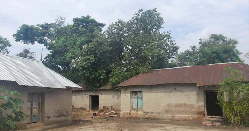 বিলুপ্তির পথে মাটির ঘর