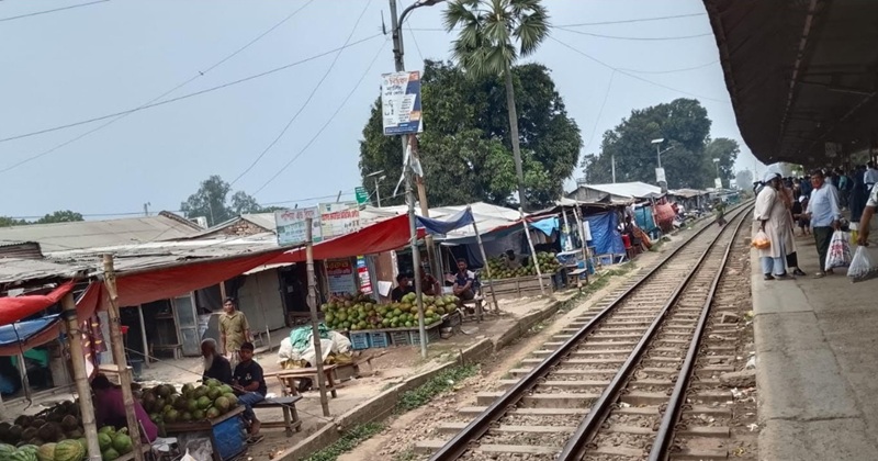 আত্রাইয়ে আহসানগঞ্জ স্টেশনে ঢাকাগামী ট্রেনের যাত্রাবিরতি দাবি