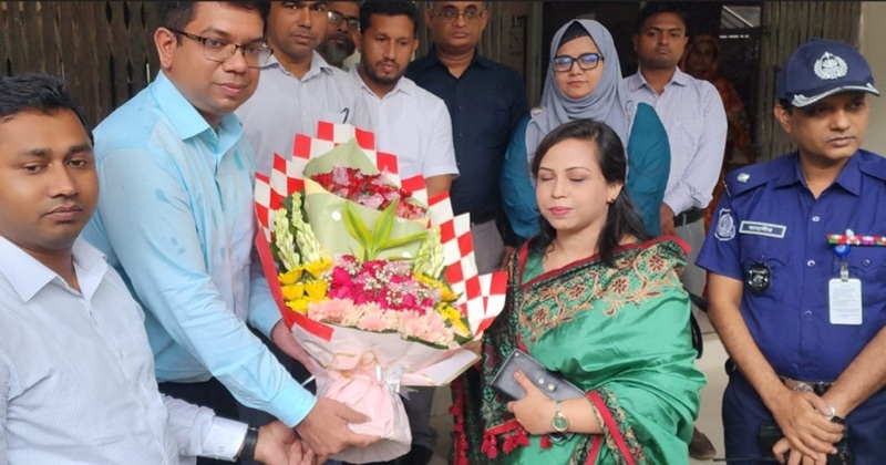 নরসিংদীর মনোহরদীতে সরকারি দপ্তর ও উন্নয়নমূলক কাজ পরিদর্শন করলেন জেলা প্রশাসক