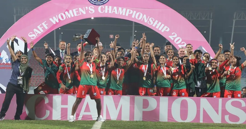 ২০২৪ সালে সাফ চ্যাম্পিয়ন হওয়ায় বাংলাদেশ নারী ফুটবল দল