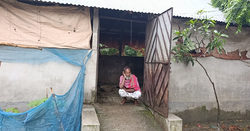 পথে বসার শঙ্কায় তিন কৃষক