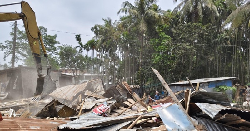 রায়পুরে অবৈধ ৬১টি দোকান উচ্ছেদ, খাল খনন কার্যক্রম শুরু