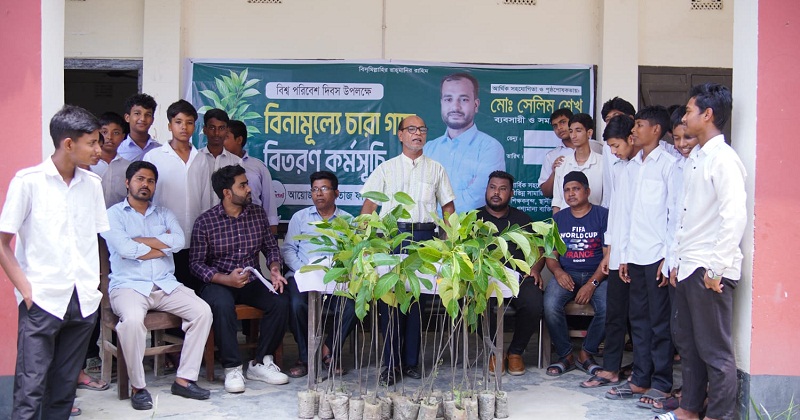 টংগিবাড়ীতে বিনামূল্যে চারাগাছ বিতরণ