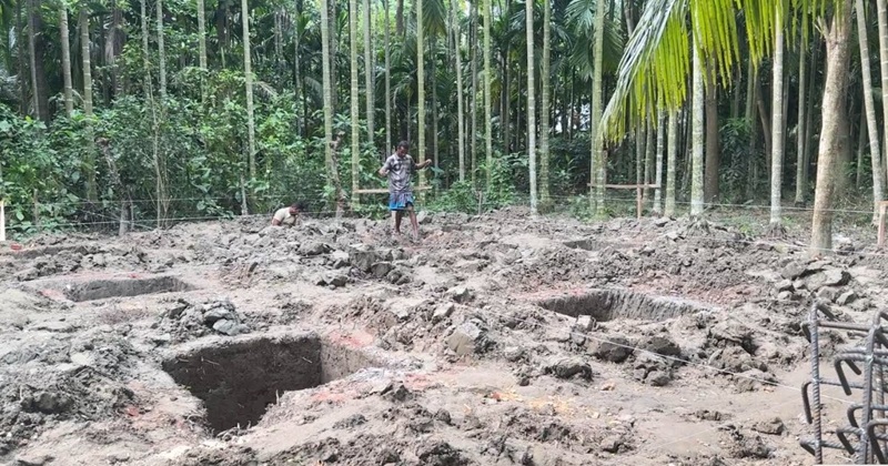 রায়পুরে জমি নিয়ে বিরোধ, গাছ কেটে বহুতল ভবন নির্মাণের অভিযোগ