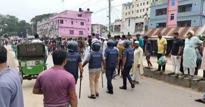 কসবায় হজযাত্রীর লাগেজ নিয়ে দুই পক্ষের মধ্যে সংঘর্ষ