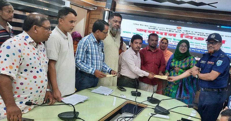 নীলফামারীর তিন উপজেলায় প্রধানমন্ত্রীর ত্রাণ ও কল্যাণ তহবিলের অনুদান বিতরণ