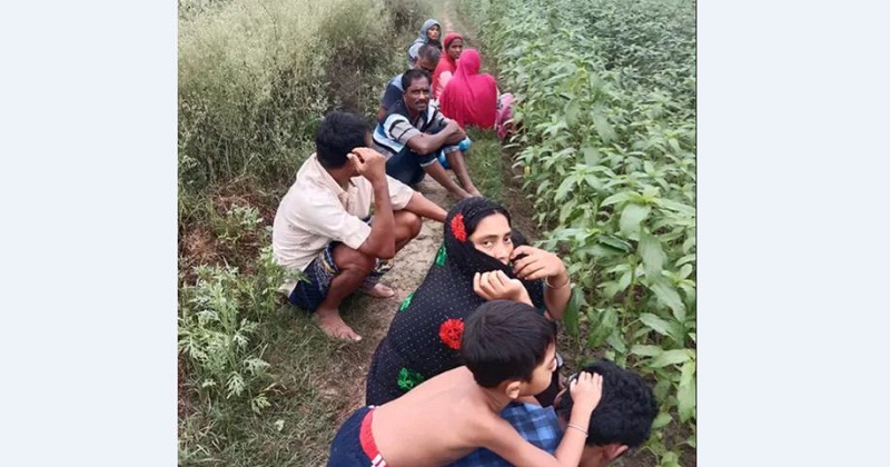 খোলা আকাশের নিচে ১২ জন