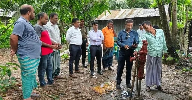 টিউবওয়েল চাপলেই বের হচ্ছে গ্যাস, আগুন দিলে জ্বলছে দাউ দাউ করে