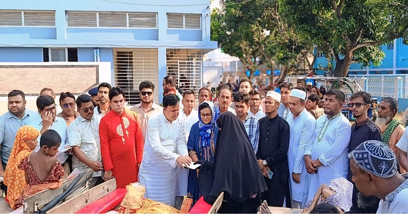 অসহায়দের মাঝে সহায়তা বিতরণ