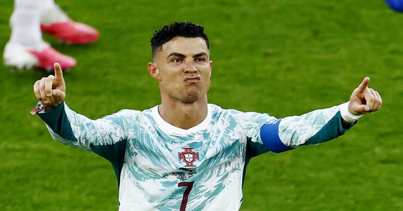 একই ম্যাচে জোড়া রেকর্ড গড়লেন রোনালদো।