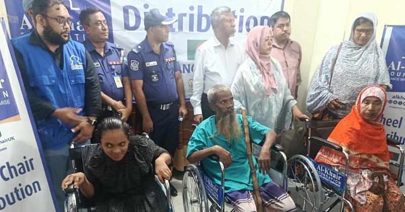 ৩০ প্রতিবন্ধীর হাতে হুইল চেয়ার