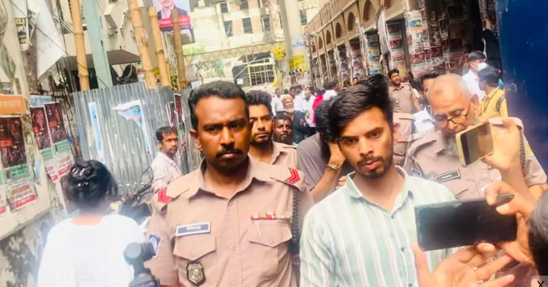 সিঙ্গাপুর ফেরত দুই যুবক