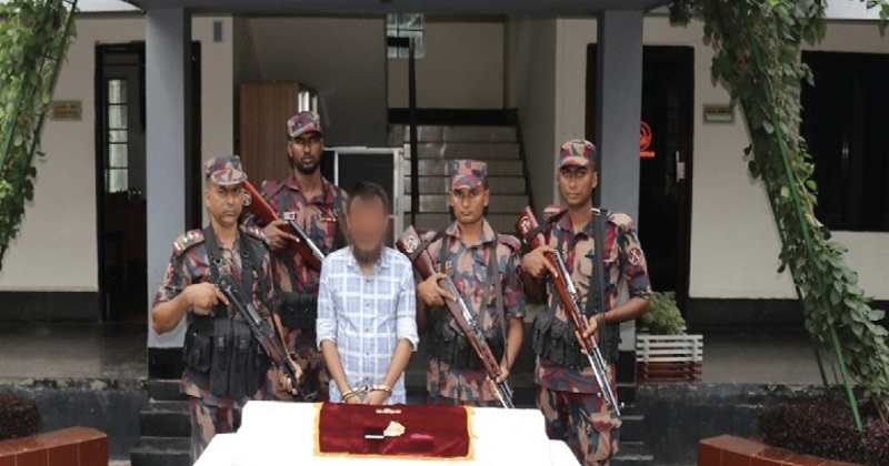 স্বর্ণের বারসহ আটক ১