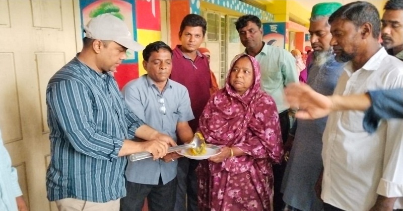 বিলাইছড়িতে দুর্যোগ কবলিতদের পাশে ইউএনও