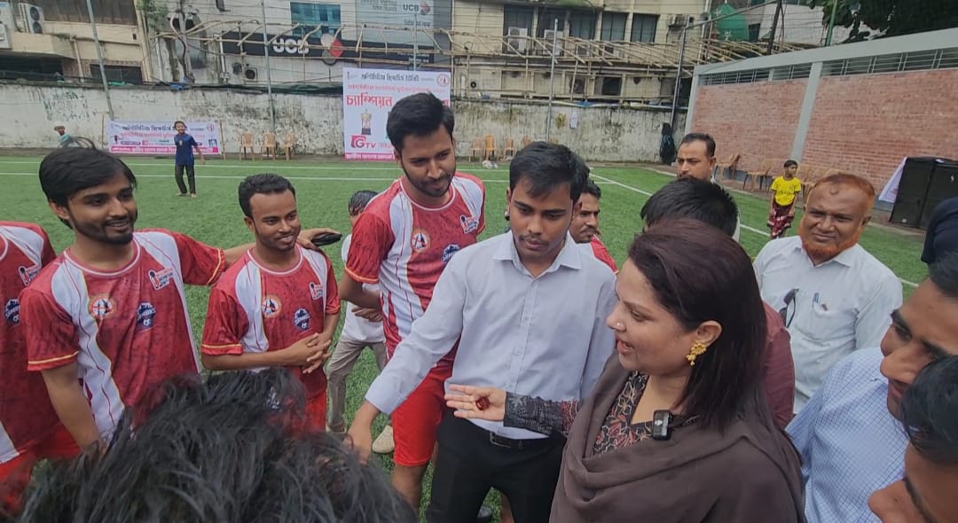 প্রধান অতিথি ছিলেন ঢাকা জেলা প্রশাসক মিজ্‌ ফরিদা খানম, সভাপতিত্ব করেন এমআরইউ সভাপতি শাহরিয়ার নাইম