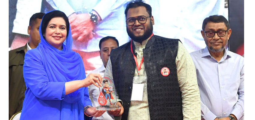 সম্মাননা প্রদান অনুষ্ঠানে বিশিষ্ট চিকিৎসক ডা. জুবাইদা রহমান