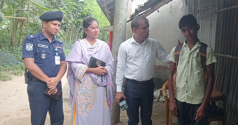 মানবিক উদ্যোগে স্কুলে ফিরল শিক্ষার্থী প্রশংসায় ভাসছেন দিনাজপুরের ডিসি