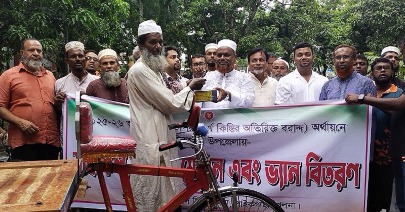 সাইকেল-ভ্যান ও সেলাই মেশিন বিতরণ