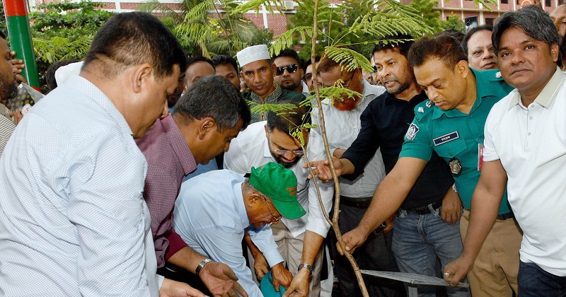 পরিবেশমন্ত্রী আবদুল আউয়াল মিন্টু