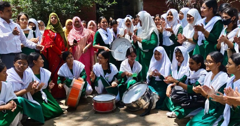 ফলাফলে এগিয়ে মেয়েরা