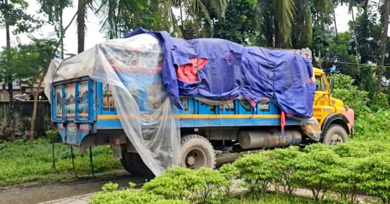 ট্রাকভর্তি সার জব্দ
