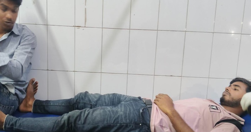 টুঙ্গিপাড়ায় ফুটবল খেলাকে কেন্দ্র করে দুই পক্ষের মধ্যে সংঘর্ষের ঘটনা ঘটেছে