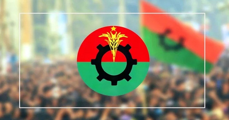 দলের ভেতরে-বাইরে আলোচনা এখন তুঙ্গে