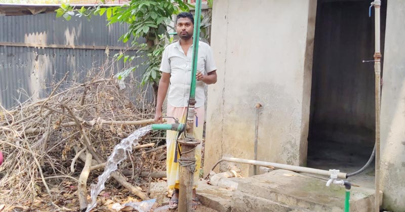 শ্রীপুরের গিলারচালা এলাকার সাহাব উদ্দিনের গভীর নলকূপ থেকে বের হচ্ছে গরম পানি