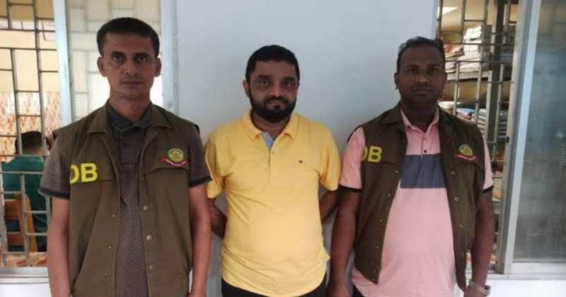 চট্টগ্রাম নগর গোয়েন্দা পুলিশের হাতে গ্রেফতার আবদুল্লাহ আল মামুন