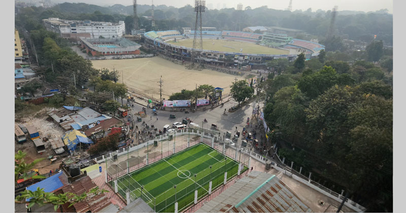 একই ফ্রেমে চট্টগ্রাম এম এ আজিজ স্টেডিয়াম, আউটার স্টেডিয়াম ও সদ্য নির্মিত একটি অ্যাস্ট্রো টার্ফকোর্ট (কৃত্রিম মাঠ)  - ছবি: বাংলাদেশ বুলেটিন