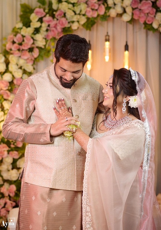 বরের সঙ্গে নাবিলা রাহনুম