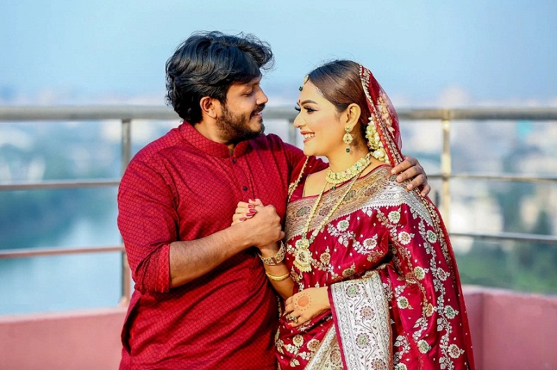 মৌসুমী মৌয়ের বরের নাম আরিফ হক