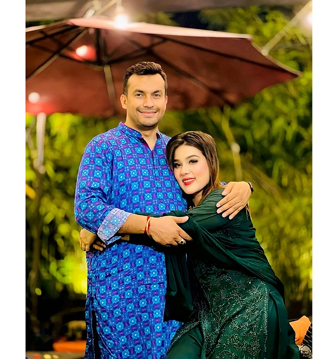 স্বামী রাকিব সরকারের সাথে মাহিয়া মাহি