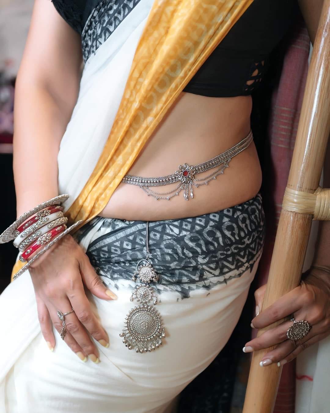 ৪১ বছরের রুনা খান