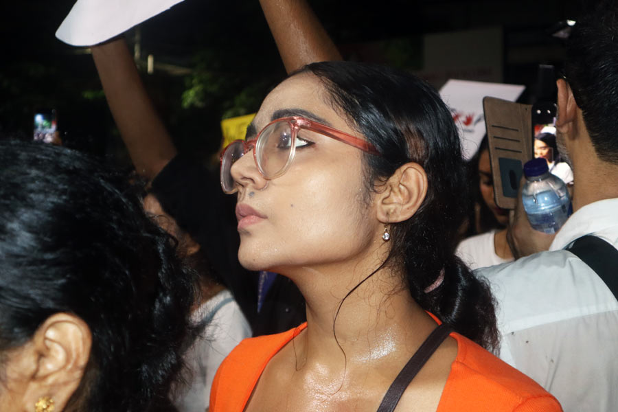 রাজপথ চলে গেছে মেয়েদের দখলে