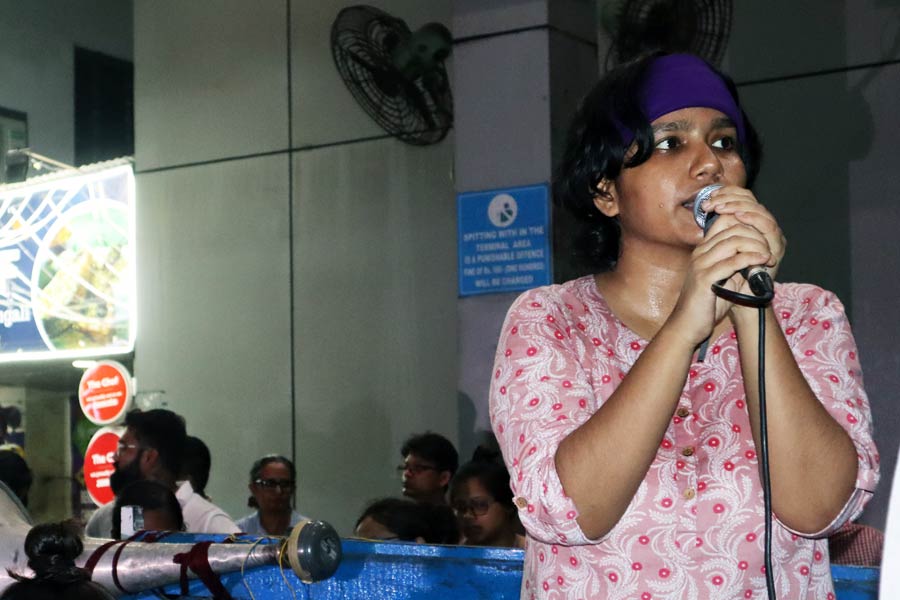 রাজপথ চলে গেছে মেয়েদের দখলে