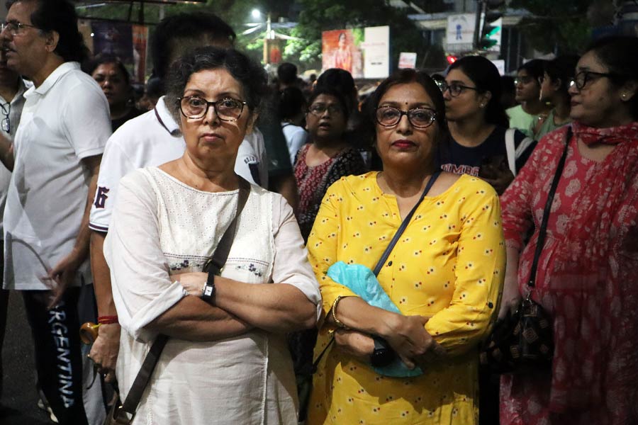 রাজপথ চলে গেছে মেয়েদের দখলে
