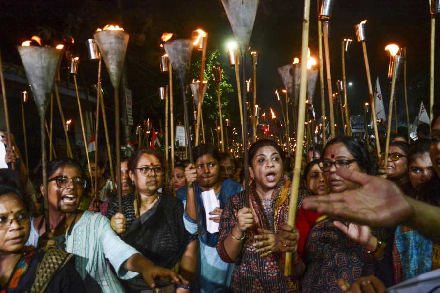 আরজি করের চিকিৎসককে ধর্ষণ ও খুনের ঘটনার জেরে উত্তাল রাজ্য।