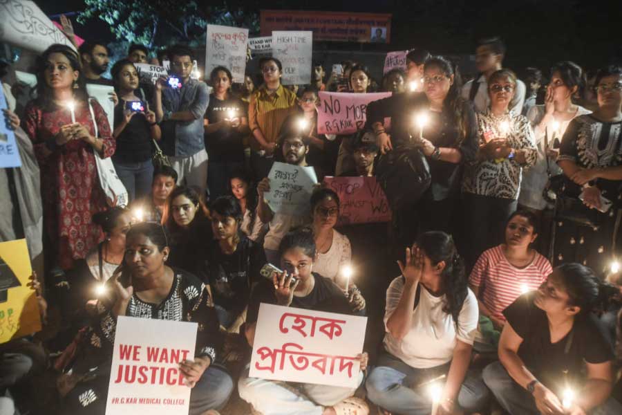 আরজি করের চিকিৎসককে ধর্ষণ ও খুনের ঘটনার জেরে উত্তাল রাজ্য।